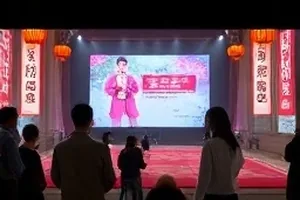 折返点专题配图，盘山公路的连续折返弯道